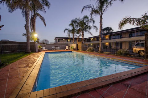Red Carpet Motel - Accommodation Sunshine Coast 3