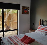 Red Ochre - Large 1BR with Private Courtyard - Accommodation Sunshine Coast
