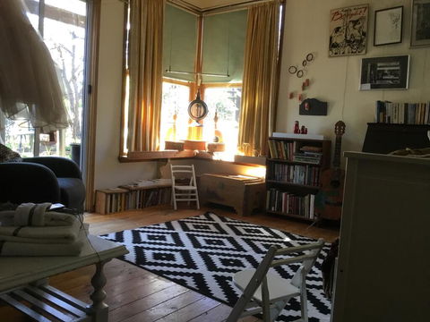 Redhaus Artist Cottage - Accommodation Sunshine Coast 1