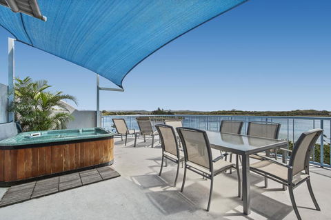 Reflections Holiday Apartments - Accommodation Sunshine Coast 2