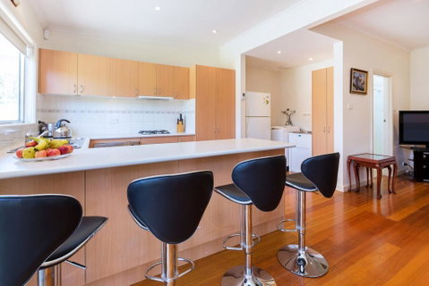 RENOVATED BEACH BEAUTY - ROSEBUD - Accommodation Sunshine Coast 2