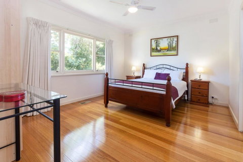 RENOVATED BEACH BEAUTY - ROSEBUD - Accommodation Sunshine Coast 3