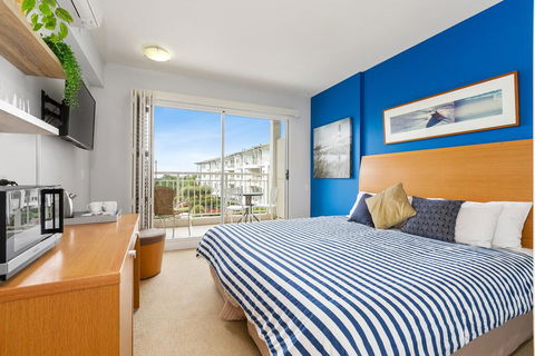 RESORT ON THE BEACH 5215 - OCEAN GLIMPSES - Accommodation Sunshine Coast 1