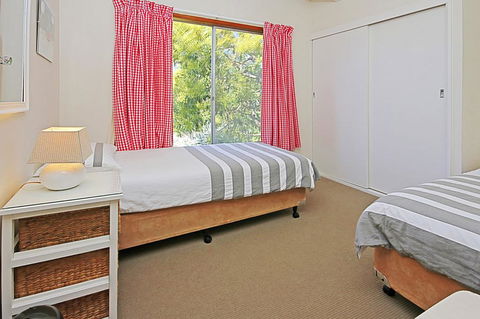REST ASHORE At MOLLYMOOK - Accommodation Sunshine Coast 3