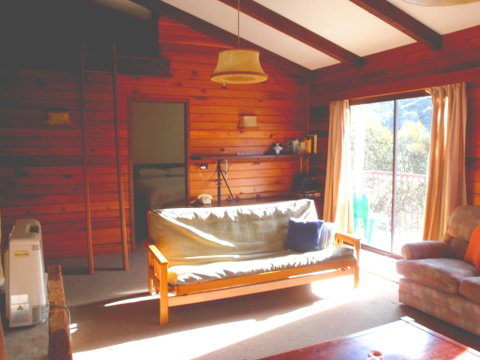 Retro 2 Bedroom Apartment - Accommodation Sunshine Coast 2