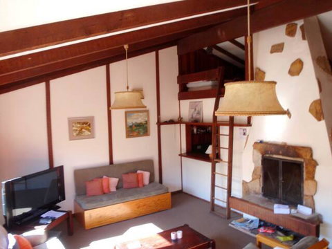 Retro 2 Bedroom Apartment - Accommodation Sunshine Coast 1