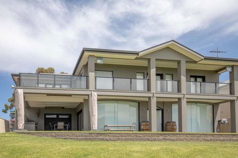 River Devine - Accommodation Sunshine Coast 0