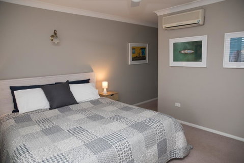 Riverside Haven - Boating, Fishing, Beach, Cafes In Walking Range - Accommodation Sunshine Coast 3