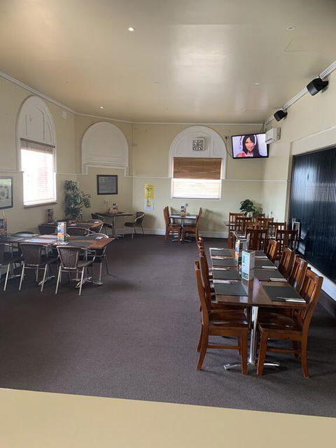 Riverside Hotel - Accommodation Sunshine Coast 2