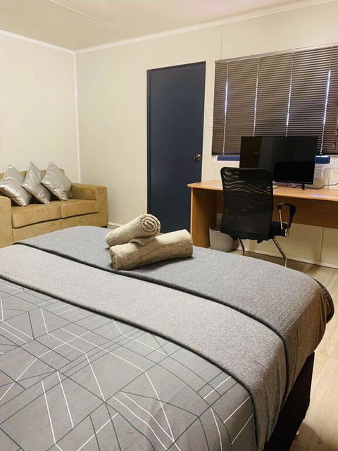 Riverside Hotel - Accommodation Sunshine Coast 3