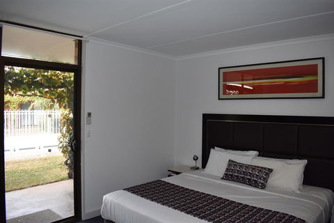 Roundhouse Motel - Accommodation Sunshine Coast 2