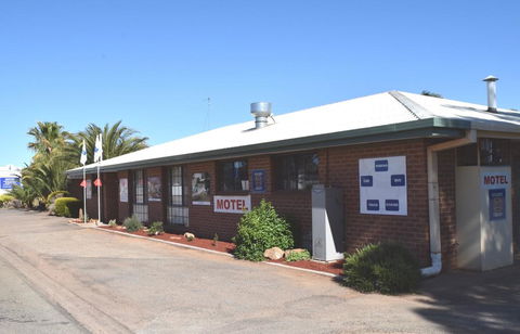 Roundhouse Motel - Accommodation Sunshine Coast 0