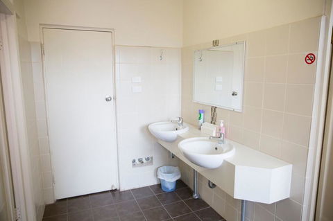Royal Hotel Wyong - Accommodation Sunshine Coast 1