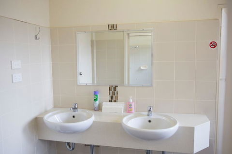 Royal Hotel Wyong - Accommodation Sunshine Coast 2