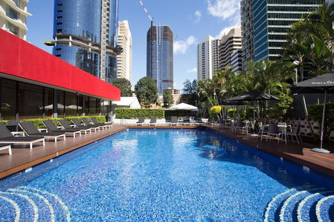 Royal On The Park - Accommodation Sunshine Coast 0