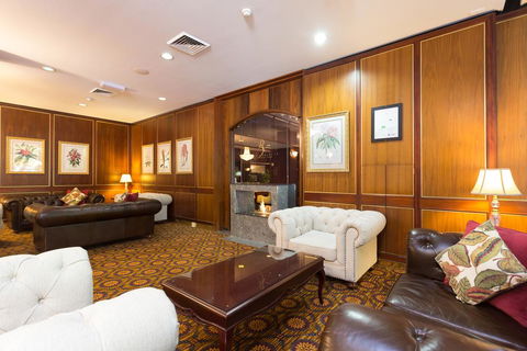 Royal On The Park - Accommodation Sunshine Coast 2