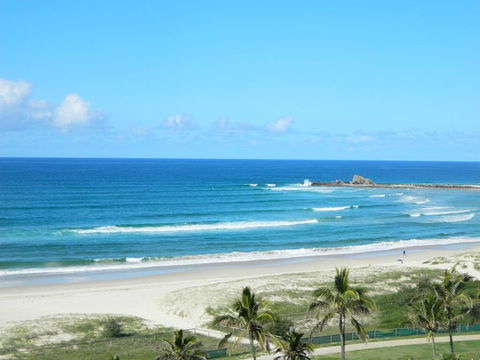 Royal Palm Resort On The Beach - Accommodation Sunshine Coast 1