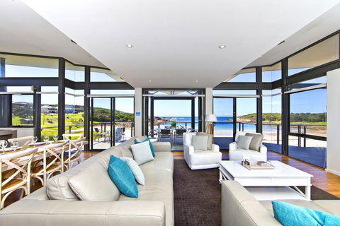 Sails On The Beachfront - Exclusive Seaside Home - Accommodation Sunshine Coast 3