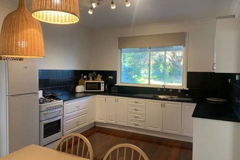 Salty Cottage Northam - Accommodation Sunshine Coast 0
