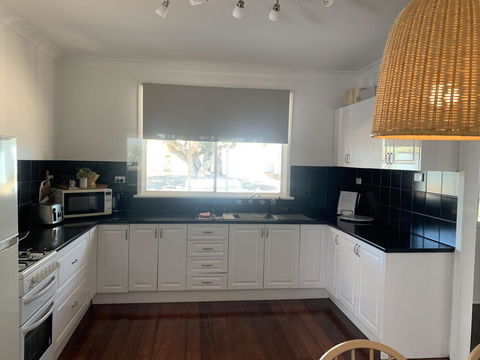 Salty Cottage Northam - Accommodation Sunshine Coast 2