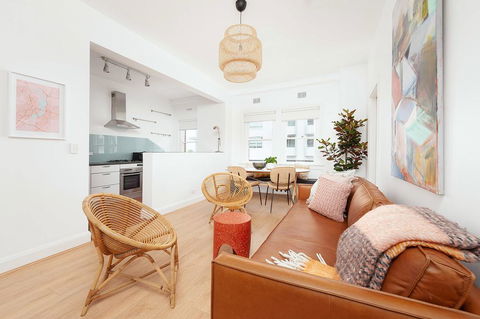 SALTY'S 2 BEDROOM BEACH HOME - Accommodation Sunshine Coast 1