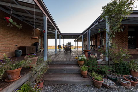 Sanctuary@Waratah - Accommodation Sunshine Coast 1
