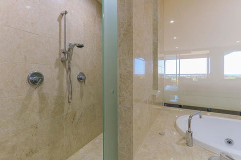 Santai Retreat Luxury One Bedroom - Accommodation Sunshine Coast 2