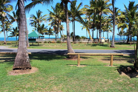Sarina Beach Motel - Accommodation Sunshine Coast 1