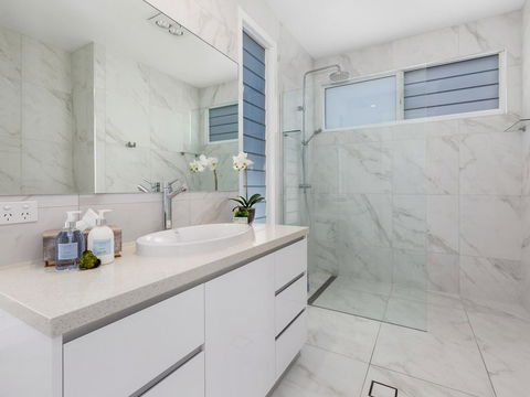 SEA SHELLS ON SEASIDE - Accommodation Sunshine Coast 2