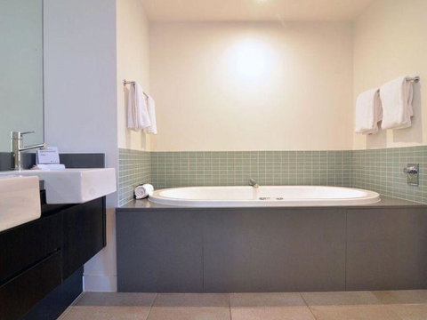 Sea Temple Port Douglas Swim Out Two Bathrooms - Direct Pool Access - Accommodation Sunshine Coast 3