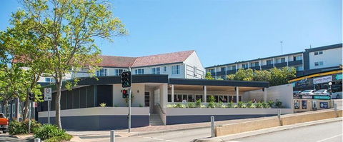 Seabreeze Hotel - Accommodation Sunshine Coast 0