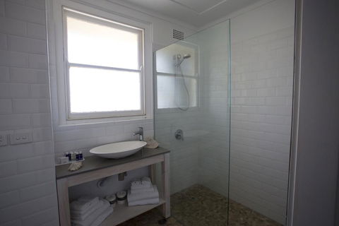 Seabreeze Hotel - Accommodation Sunshine Coast 2