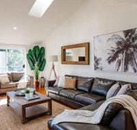 Seagrass House - Modern North Avoca Oasis - Accommodation Sunshine Coast