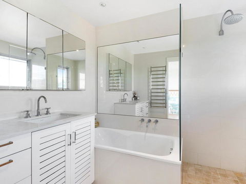 Seascape - Accommodation Sunshine Coast 2