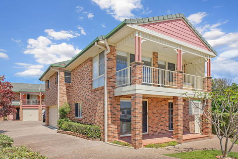 SEASCAPE - An Enticing Lakeside Escape - Accommodation Sunshine Coast 3