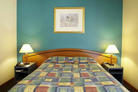Seasons Hotel Newman - Accommodation Sunshine Coast 2