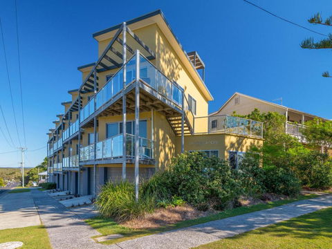 Seaspray Unit 7 Straight Across The Road From Main Beach Yamba - Accommodation Sunshine Coast 3