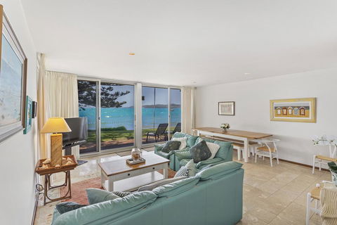 Seaview Cresent, 4 - Accommodation Sunshine Coast 1