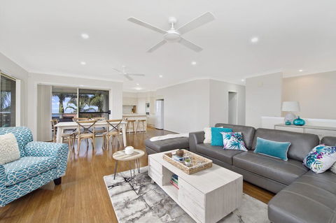 SEAVIEW DREAM - Bonny Hills - Accommodation Sunshine Coast 2