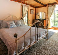 Shady Creek Eco Cabin Peaceful Country Getaway - Accommodation Sunshine Coast