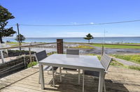 Shemara - Idyllic East Beach property with multiple living areas
