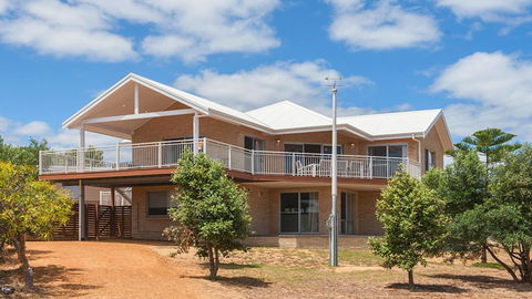 Shorelands - Accommodation Sunshine Coast 0