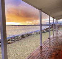 Smart Beach House  Pelican Point - Accommodation Sunshine Coast