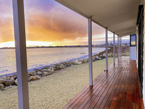 Smart Beach House @ Pelican Point - Accommodation Sunshine Coast 0