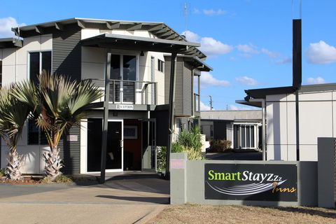 Smart Stayzzz Inns - Accommodation Sunshine Coast 0