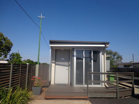 Smart Stayzzz Inns - Accommodation Sunshine Coast 2