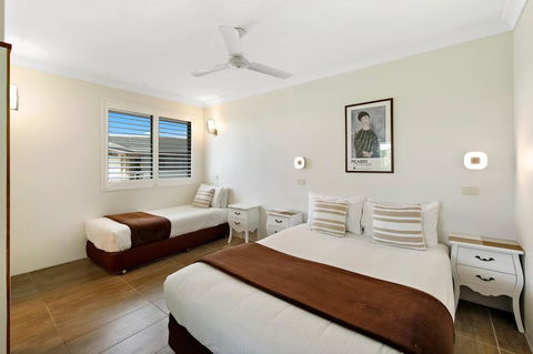 Smugglers On The Beach - Accommodation Sunshine Coast 2