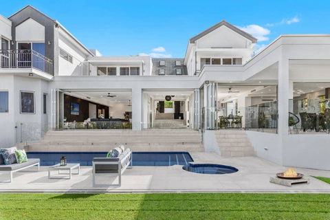 SOLARIS - Villa Of The Sun - Accommodation Sunshine Coast 0