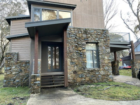 Sonoma Chalet - Accommodation Sunshine Coast 0