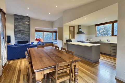 Sonoma Chalet - Accommodation Sunshine Coast 2